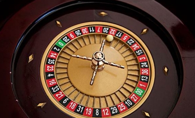 因为“在家闲着没事干”，丰顺一对父女收受赌博投注被判刑