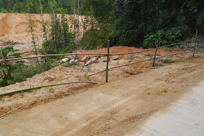 省道224线丰顺黄金镇松青村路边卫生有改善