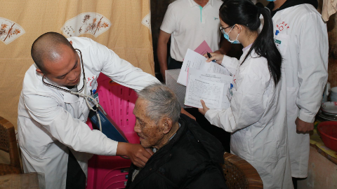 暖心！蕉岭卫计局为47名百岁以上老人免费体检