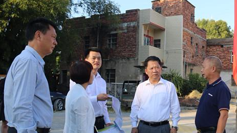 区委书记朱国城带头深入西阳镇莆蔚村宣讲党的十九大精神