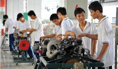 广东拟免除中职教育学杂费 建立"职业培训补贴"机制