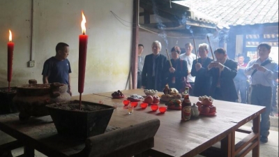 台湾著名作家、《原乡人》作者钟理和子女回梅祭祖