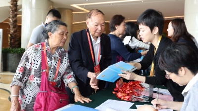 参加第五届世界客商大会嘉宾今日陆续抵达梅州