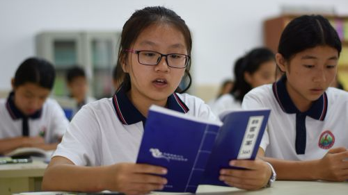 丰顺龙山中学注重感恩教育养成教育——校本课程开创校园新风