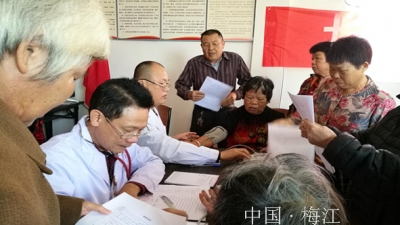 暖心！长沙镇开展“送医送药送服务”下乡活动