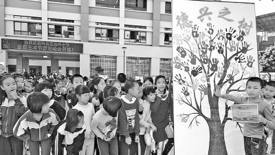 梅县区德兴小学有一棵“德兴之树”