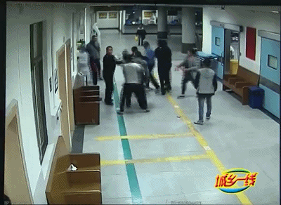 兴宁一醉汉呕血后还能砸仪器、骂护士、打保安...