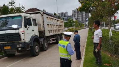 梅江区开展大货车穿城交通安全整治行动