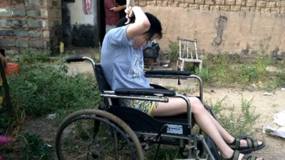 五华21岁女子身患肿瘤致使双下肢瘫痪，求助！