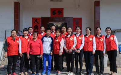 不忘初心！五华干警曾妙龙遗孀捐出奖金助学济困