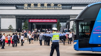 第五届世界客商大会胜利召开 蜀黍们成了一道“坚实的风景线”