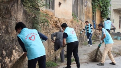 我们也在行动！长沙镇志愿者扮靓美丽长沙