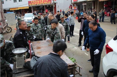 周江镇大力推进“六乱”整治，优化圩镇街道环境