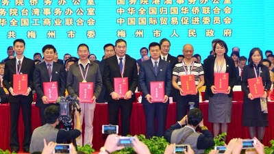 8位第二届叶剑英奖获奖院士为梅州发展建言