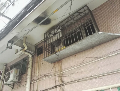 饭店油烟直排油渍满墙 小区住户不堪其扰