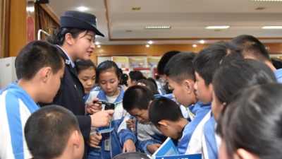 五华这些孩子走进县公安局  “零距离”了解“110”