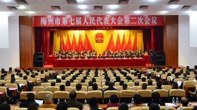 市七届人大二次会议举行预备会议