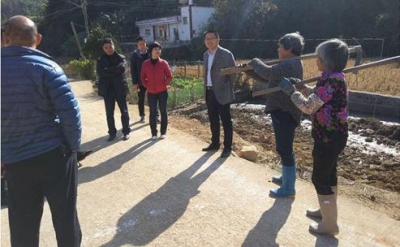 温燕玲到长布镇检查督导社会主义新农村建设工作