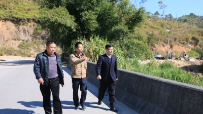 徐甦率队到兴宁地表水监控断面开展调研