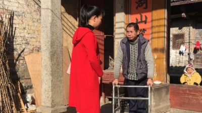 湖寮镇民政办、古城村村干部走访困难家庭