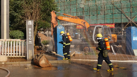 挖掘机挖断管道致燃气泄漏，事发梅县区剑英大道