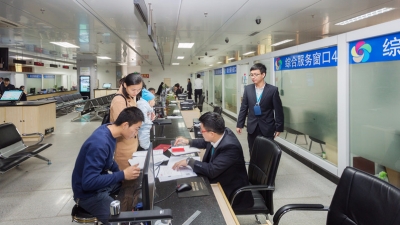 五华“一门式一网式”改革让群众办事搭上“快车”