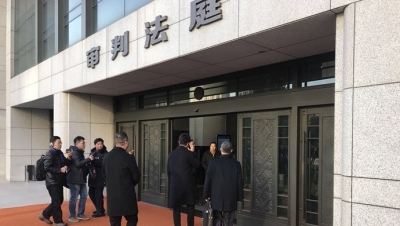 “保姆纵火案”被告方律师被调查：擅自离庭 利用网络炒作