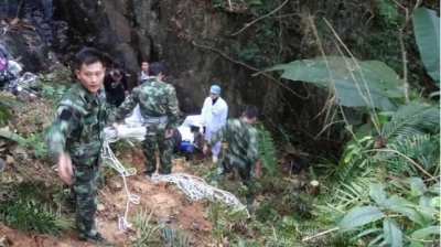 西阳镇新田村冷水坑发生摩托车坠崖事故