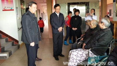 省民政厅到梅江区检查指导防寒保暖工作