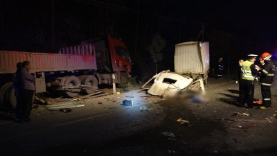 小货车“撼”大货车  1人死亡 事发206国道长沙镇路段