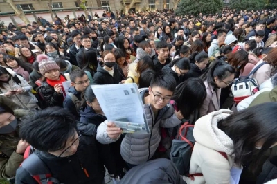 国考报名时间过半 热门岗位竞争超“千里挑一”