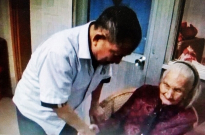 大埔男子17载全职照料 把老妈“养”成百岁寿星