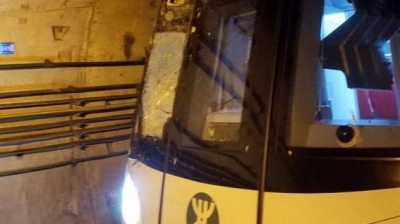 深圳地铁11号隧道遭打桩机打穿，列车撞断桩头受损严重
