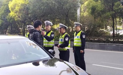 蕉岭午查酒驾 现场教育驾驶员78人，查处各类交通违法6起