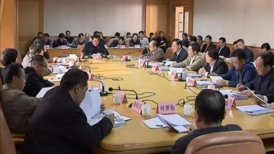 梅县区召开理论学习中心组专题学习会