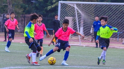 第32届“强民杯”校园足球赛开赛，首日比赛全是大比分