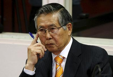 秘鲁民众游行抗议赦免前总统藤森
