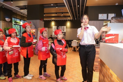 小记者李南昌作品丨探秘肯德基后厨