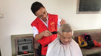 大埔志愿者到百侯镇敬老院开展送温暖活动