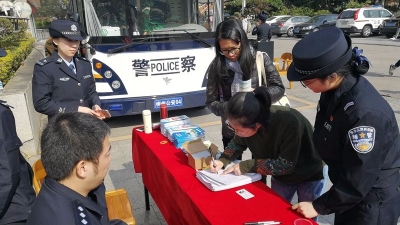 户政、出入境、车驾管…一站搞定！移动警车开进嘉应学院