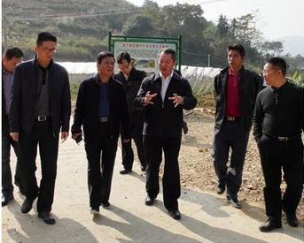 罗嘉文一行到潭下镇品畲村调研精准扶贫工作