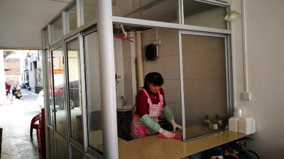 不用担心小店卫生靠不靠得住！“阳光厨房”成平远新“标配”