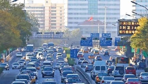 “明年起需配反光背心”属误读！仅要求明年后生产车辆