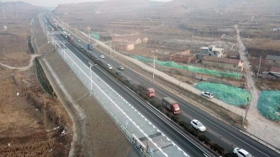 世界首例！汽车在这条公路边跑边充电，还有这些神操作！