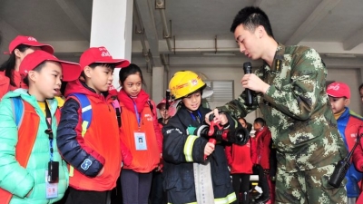 “我是消防员小战士” ——梅州日报小记者走进梅江区消防一中队采风活动侧记