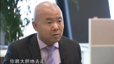 2300万也收买不了他！这位举报“毒地”的光头大哥，获得了最高奖励