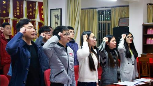 嘉应学院物理学院学生党支部开展学习党的十九大精神系列活动