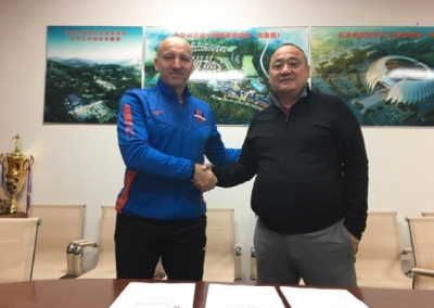 梅州客家比利时籍主帅上任 将征战2018中甲联赛