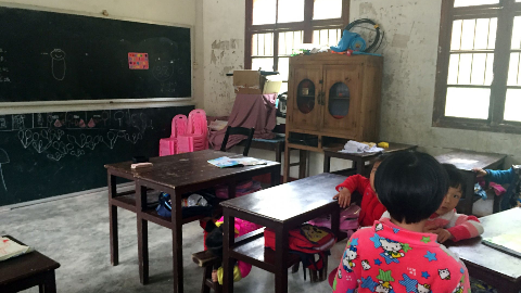 平远一小村学龄前儿童托管难  非法“村学前班”处境尴尬