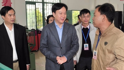 谭君铁调研教育工作：牢固树立和自觉践行新发展理念 努力推动教育优先发展